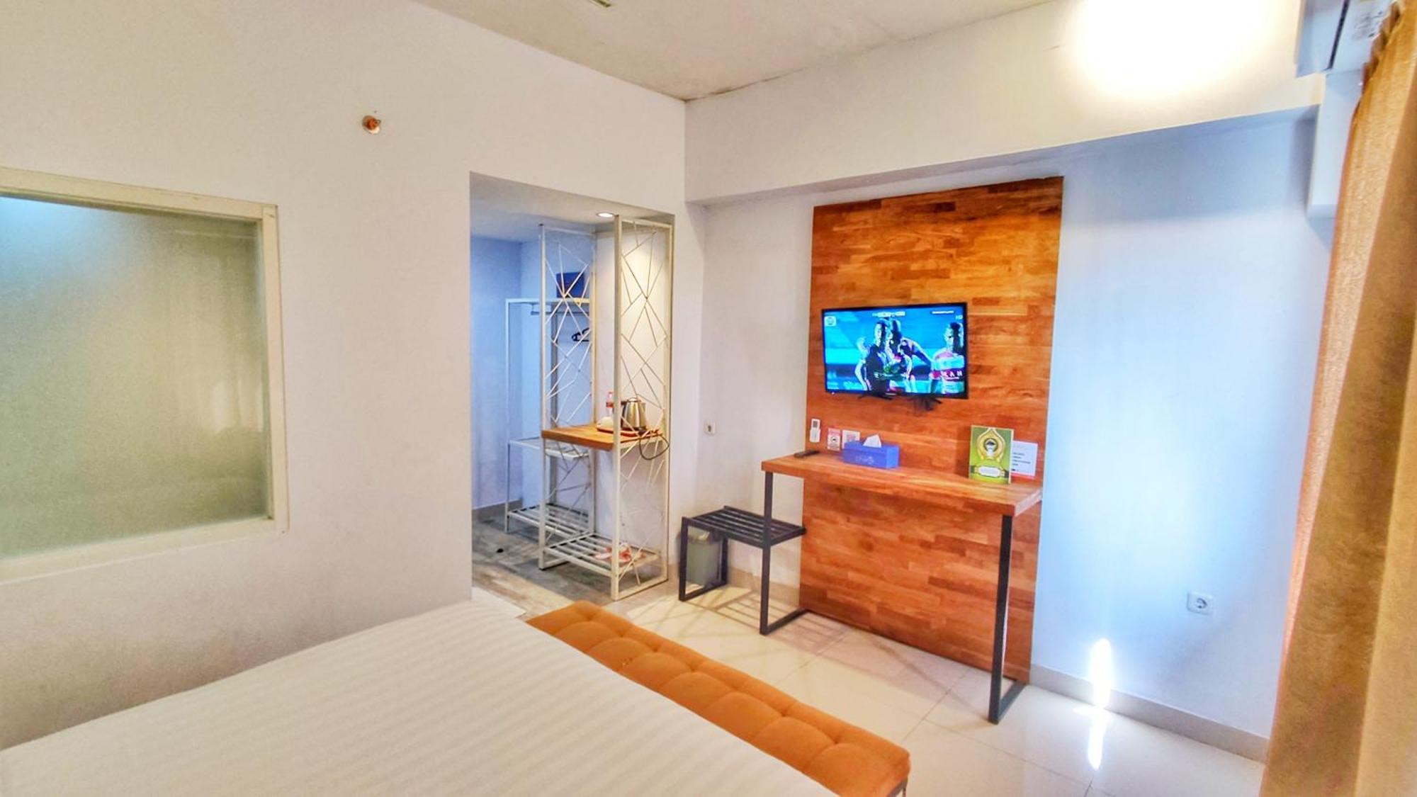 Votel Hotel Charis Tuban Tuban  Экстерьер фото