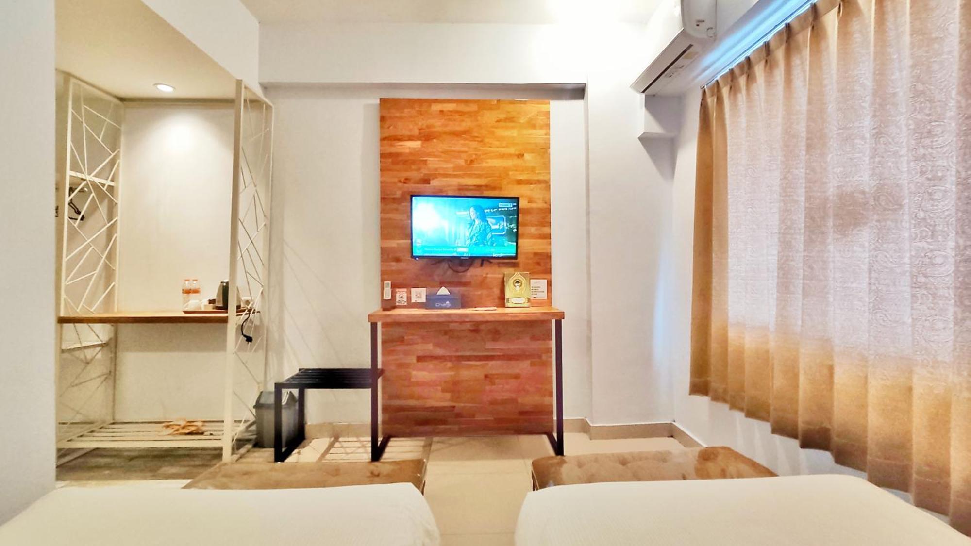 Votel Hotel Charis Tuban Tuban  Экстерьер фото