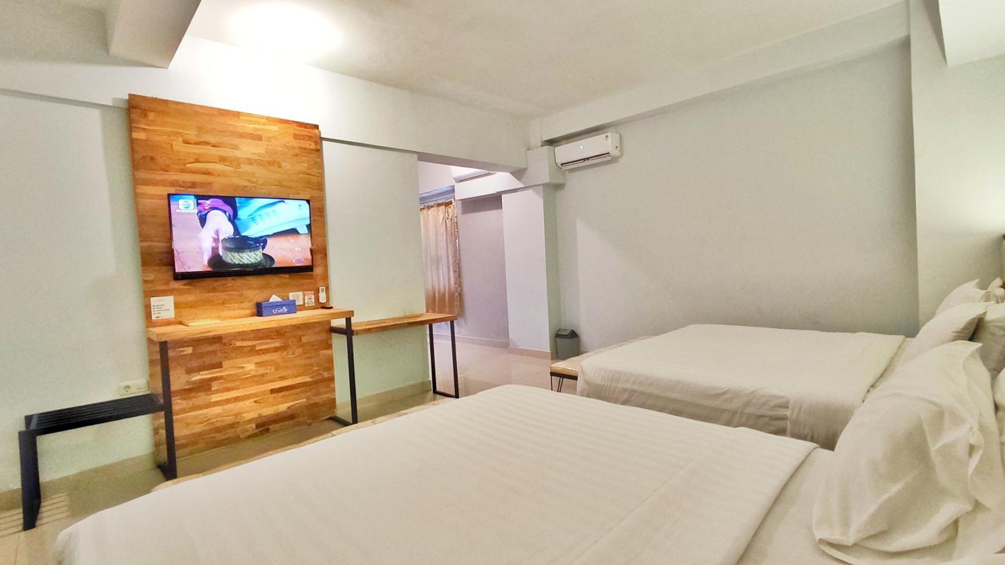 Votel Hotel Charis Tuban Tuban  Экстерьер фото
