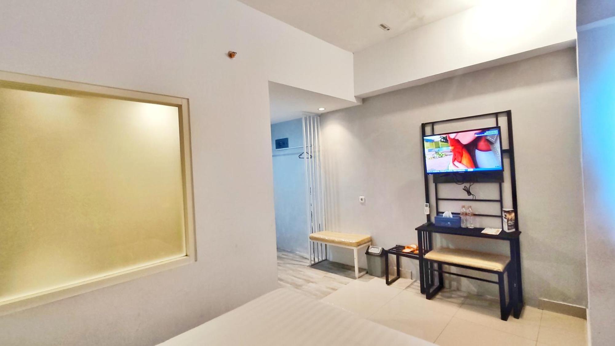 Votel Hotel Charis Tuban Tuban  Экстерьер фото